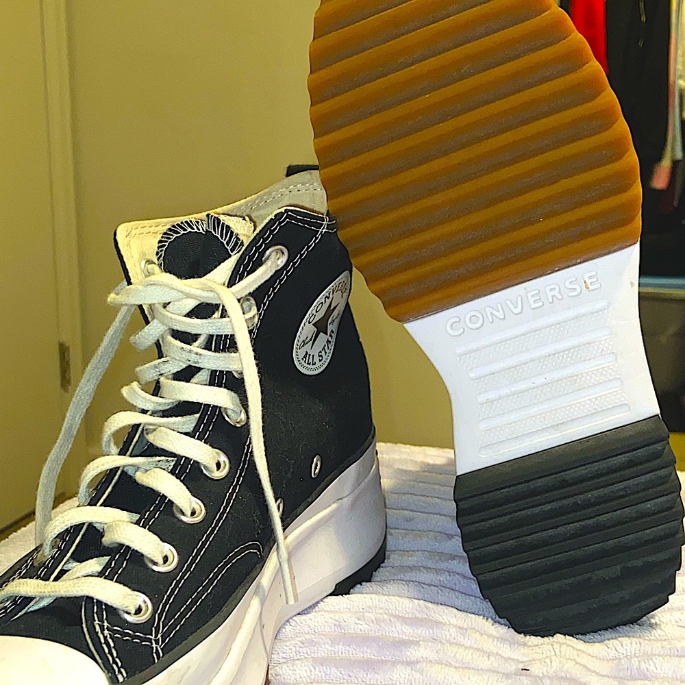 BRAND NEW NEVER WORN Womens Converse Run Star Hike High Top Platform Sneaker